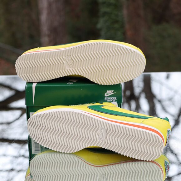 Nike Cortez Stranger Things Hawkins High School - Picture 16 of 16